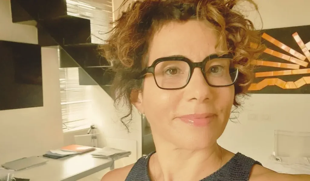 angela azzaro giornalista