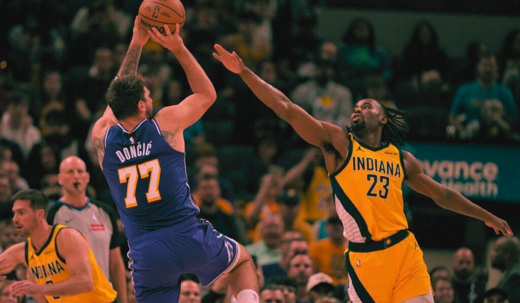 Luka Dončić scores against the Lakers in NBA game