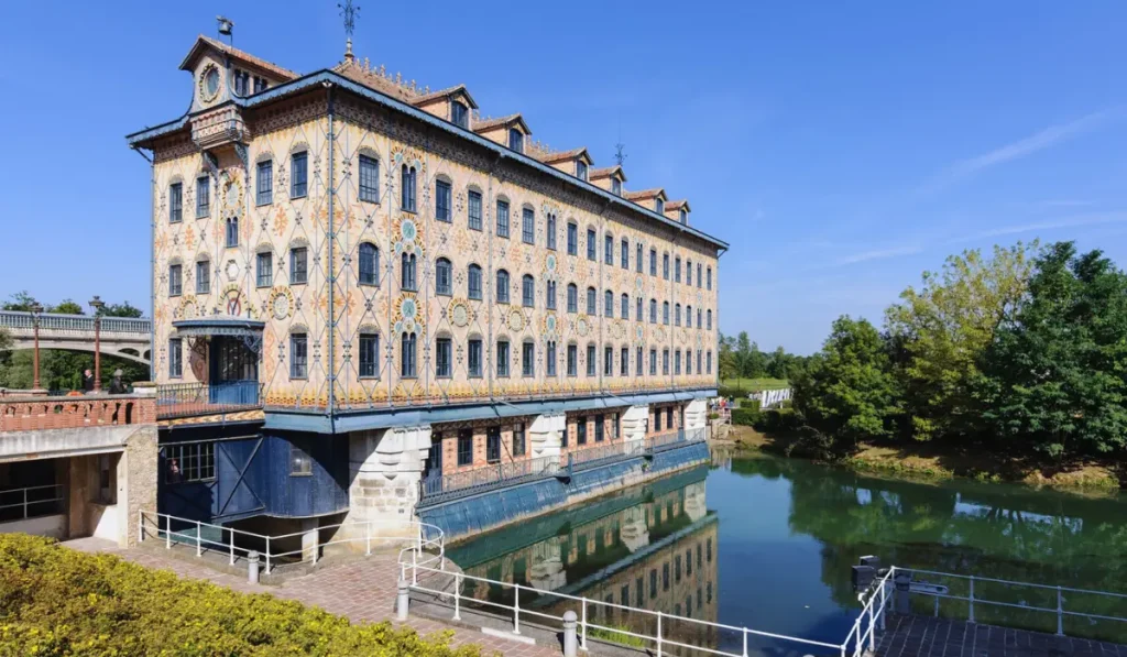 Headlamp runner on snowy SaintéLyon night trail