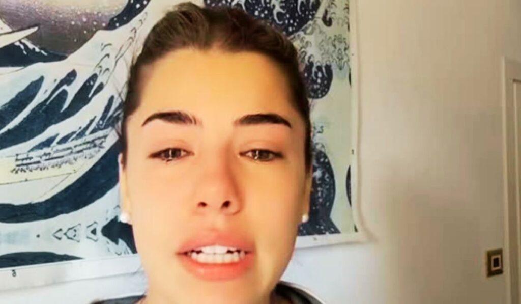 Chiara Balistreri in lacrime