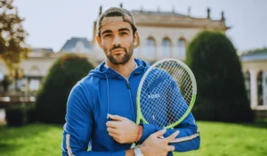 Tifosi italiani esultano per la vittoria di Berrettini su Rinderknech