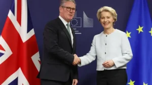 Keir Starmer durante vertice reset relazioni con Unione Europea