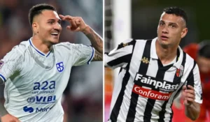 Giocatori di Brescia e Ascoli sotto il forte temporale durante la finale playoff Serie C