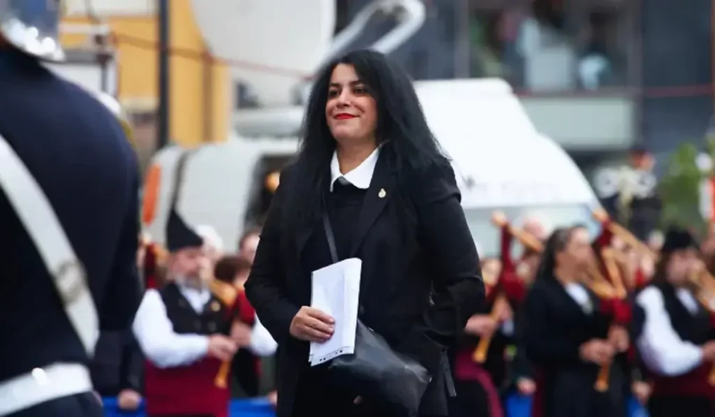 Marjane Satrapi ritratta durante un evento culturale internazionale