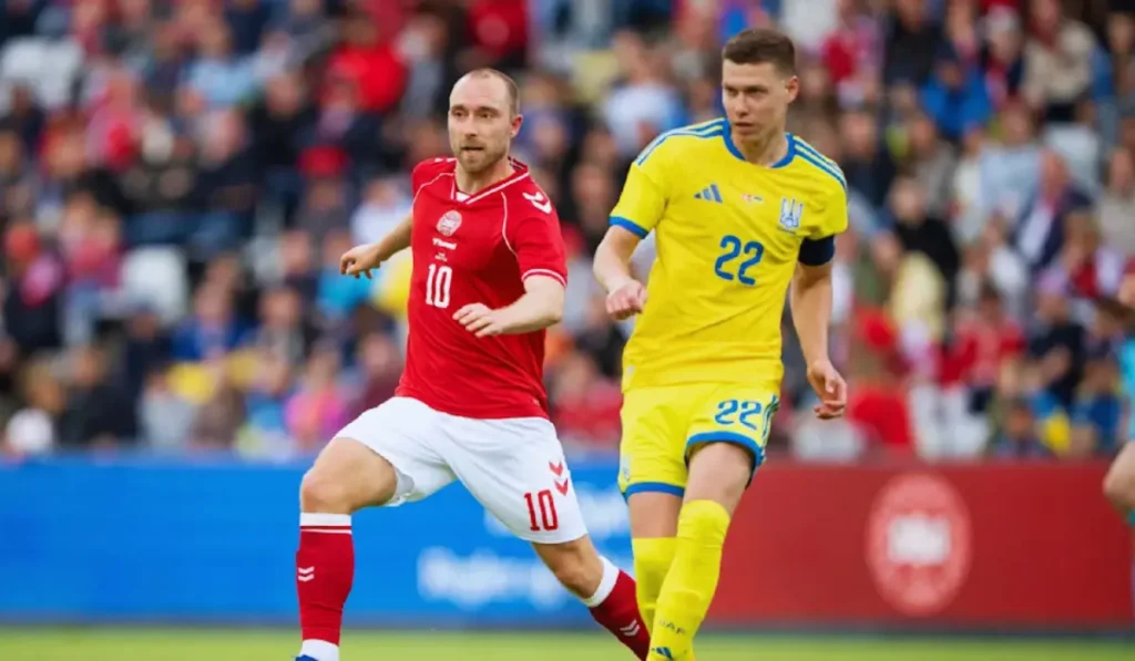 Eriksen si accascia a terra al 65' di Danimarca contro Ucraina