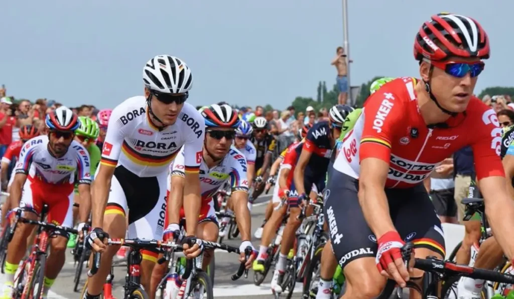 Elisa Longo Borghini festeggia vittoria di tappa a Saluzzo ciclismo