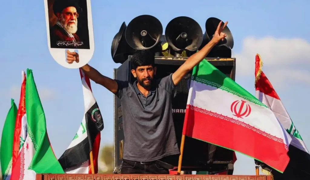 Immagini di Teheran con fumo dopo strike israeliani