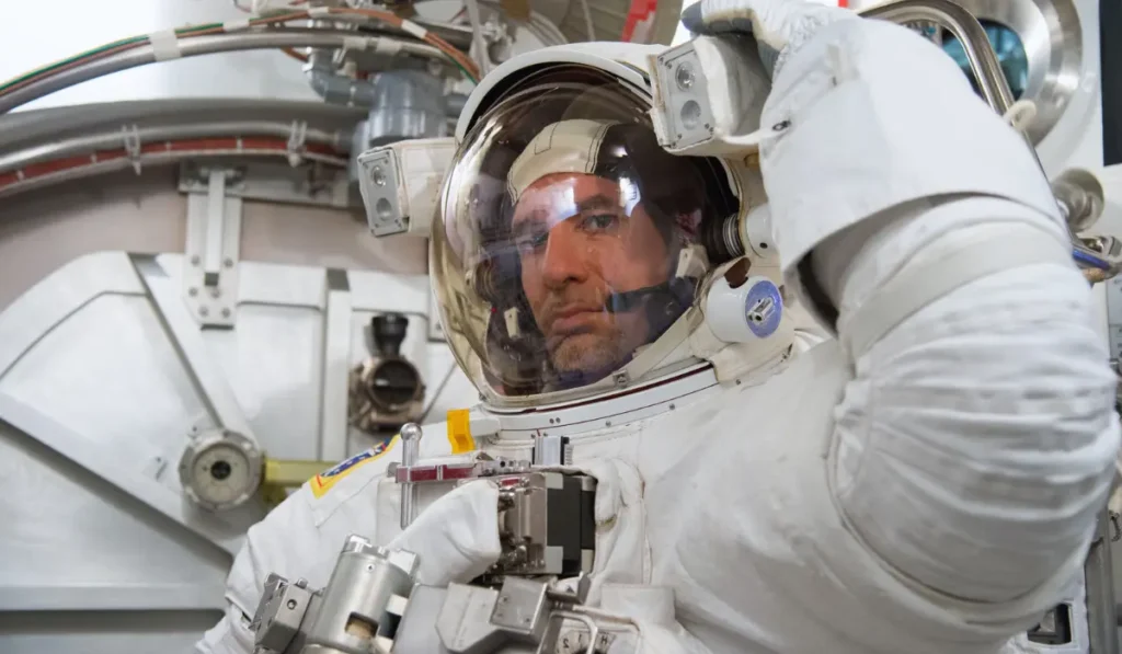 Luca Parmitano con equipaggio Artemis III alla presentazione NASA