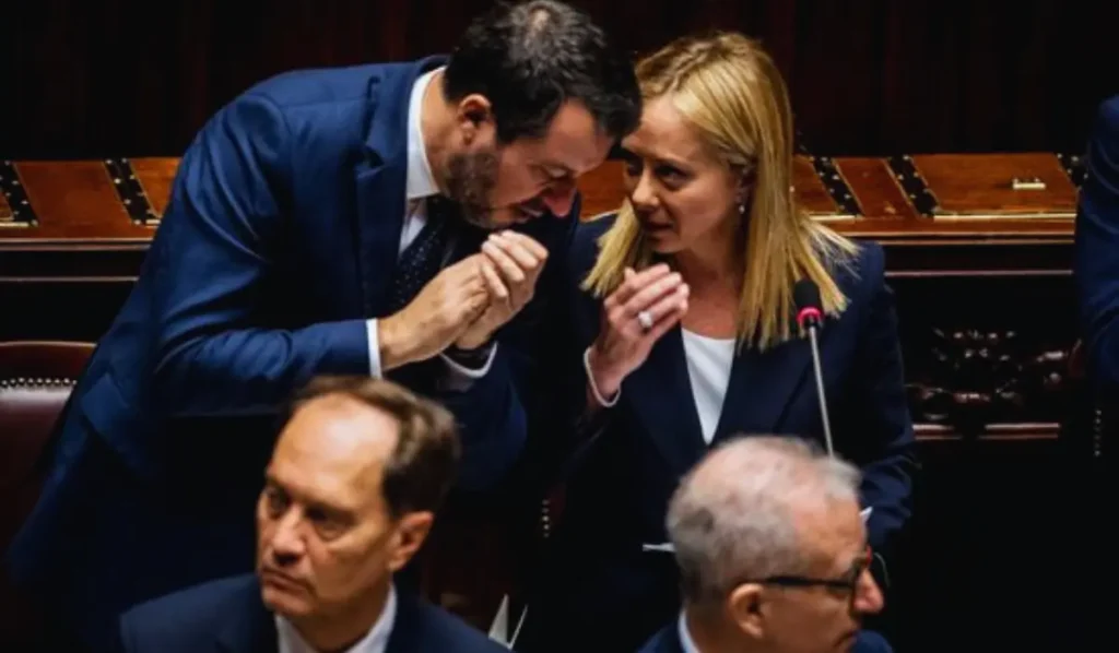 Matteo Salvini durante un intervento sul progetto del Ponte sullo Stretto di Messina