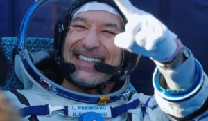 Astronauta Luca Parmitano con capsula Orion European Service Module