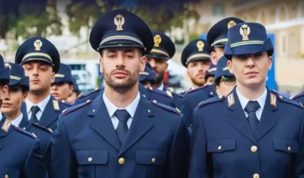 Questore Paolo Sirna con i nuovi Vice Ispettori della Polizia di Stato