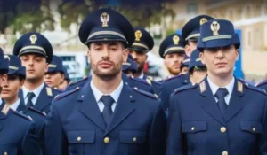 Questore Paolo Sirna con i nuovi Vice Ispettori della Polizia di Stato