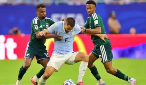 Pagelle Arabia Saudita Uruguay con Araújo 8.1 migliore in campo