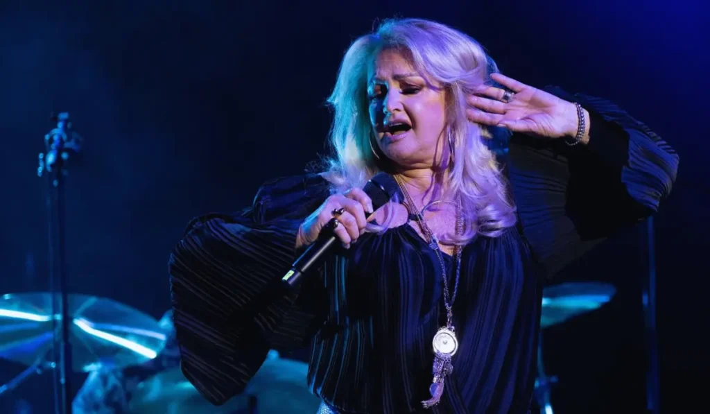 Bonnie Tyler durante un concerto