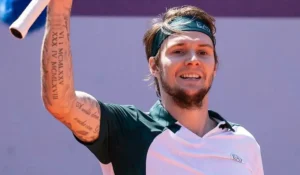 Mattia Bellucci esulta per la vittoria su Aleksandr Bublik a Halle 2026