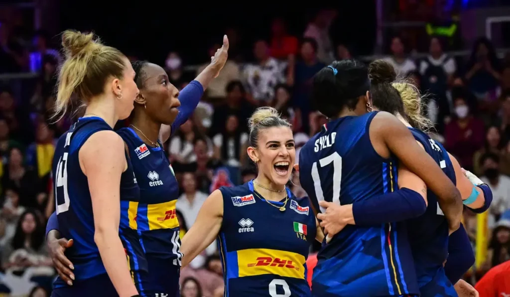 Julio Velasco coach Italia volley durante match Nations League
