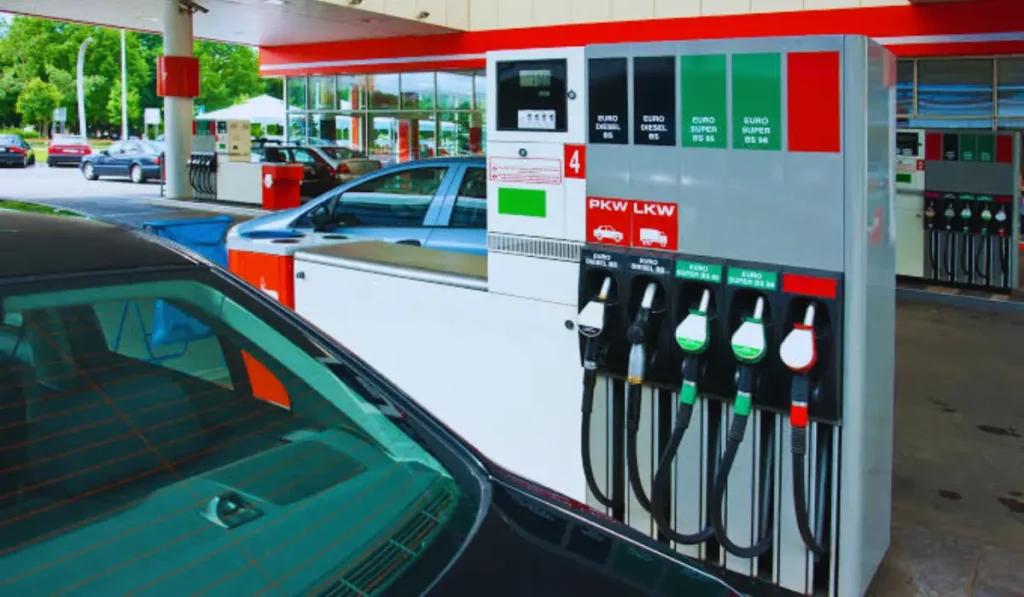 Automobilisti italiani rifornimento prezzi benzina Slovenia