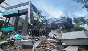 Squadre di soccorso tra le rovine del terremoto Venezuela