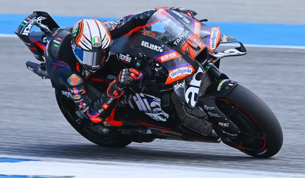 Marco Bezzecchi durante la caduta ad alta velocità
