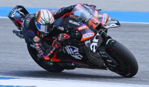 Marco Bezzecchi durante la caduta ad alta velocità