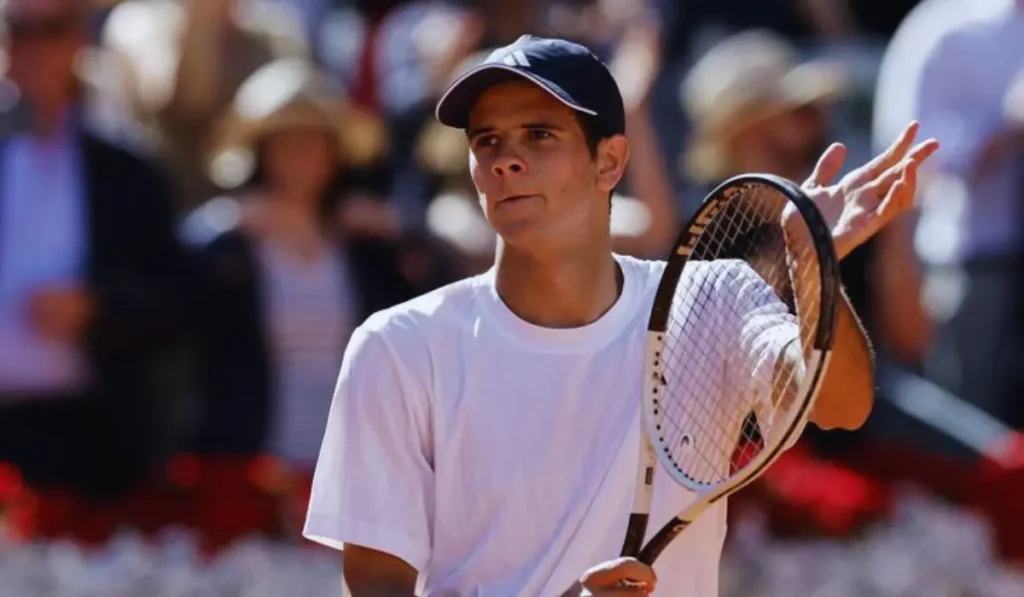 Jódar in azione sull’erba di Wimbledon 2026 contro il britannico Gill
