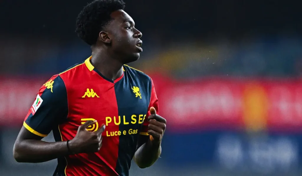 Ekhator esulta dopo un gol con il Genoa, trattativa con la Juventus