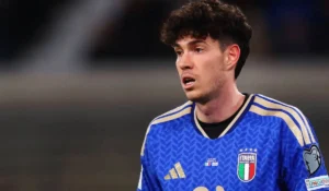 Bastoni con maglia Italia dopo espulsione contro Bosnia
