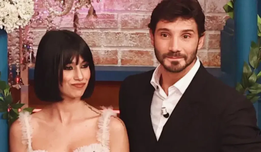 Stefano De Martino sul set del suo programma TV