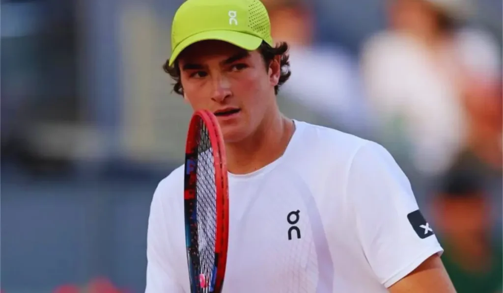 João Fonseca delusione dopo l’eliminazione da Wimbledon contro Safiullin