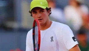 João Fonseca delusione dopo l’eliminazione da Wimbledon contro Safiullin