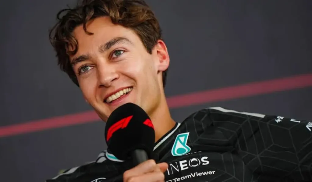 George Russell in azione con la Mercedes durante le qualifiche