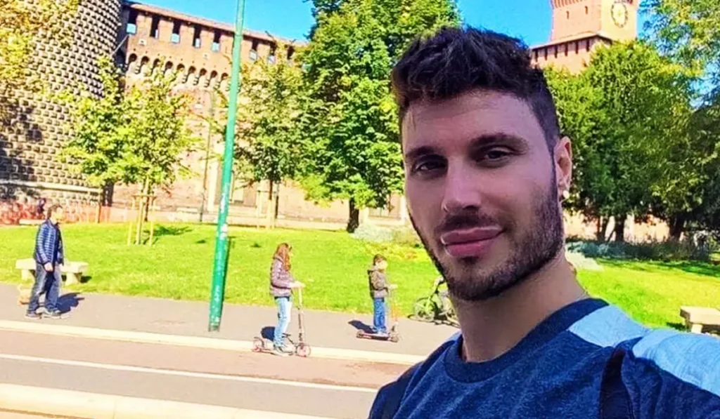 Angelo Mazzone con la pelle itterica durante l’epatite A