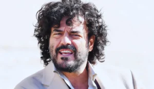 Il cantante Francesco Renga fatto scendere dall'aereo Ryanair