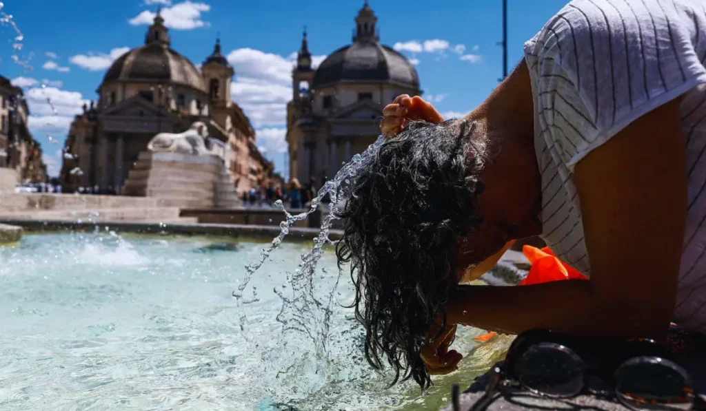 Termometro con temperature alte secondo previsione meteorologica