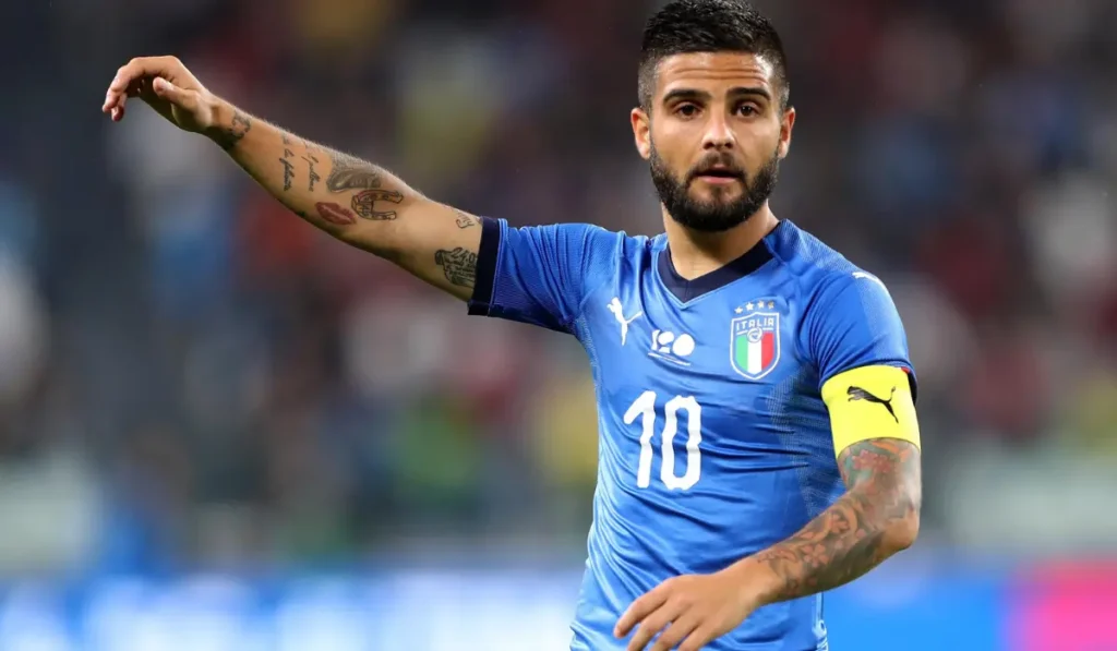 Lorenzo Insigne firma il contratto con la Sampdoria