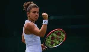 Paolini sorride dopo la rimonta a Wimbledon contro Alexandra Eala