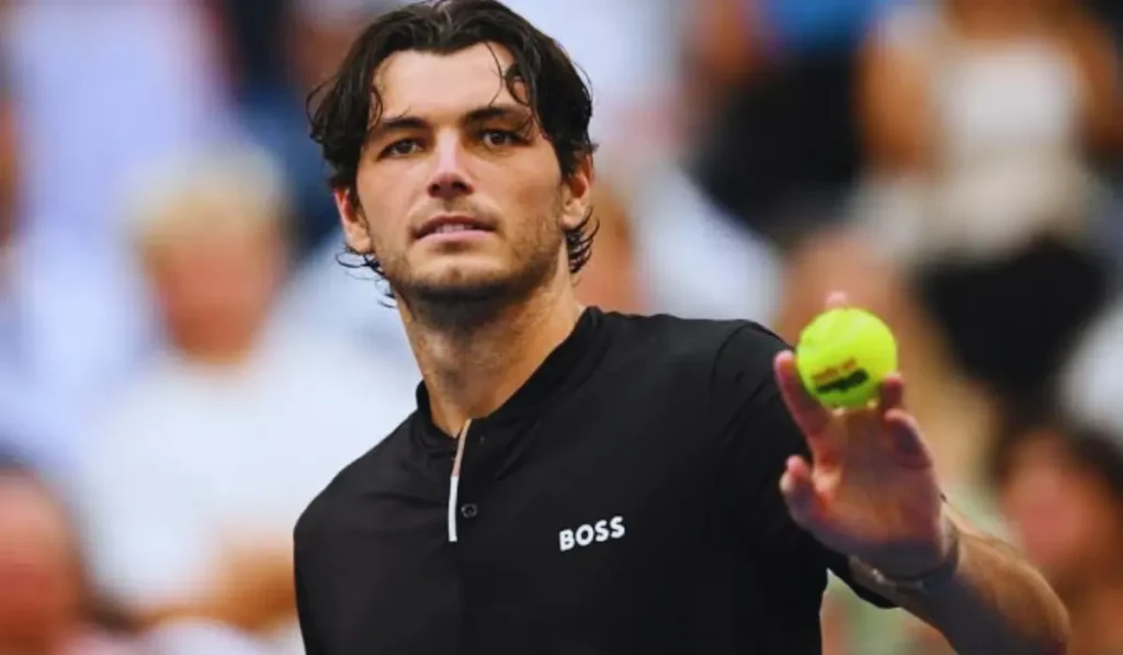Fritz oggi durante la sfida contro Zverev a Wimbledon quarti