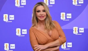 Diletta Leotta in campo durante evento calcistico