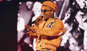 Sfera Ebbasta durante il concerto a San Siro con la scenografia del Duomo di Milano alta 20 metri e l'annuncio del nuovo album.