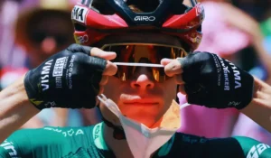 Jonas Vingegaard maglia gialla prima della sesta tappa Tour 2026