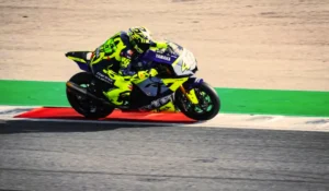 Valentino Rossi sulla Yamaha MotoGP al Goodwood Festival of Speed