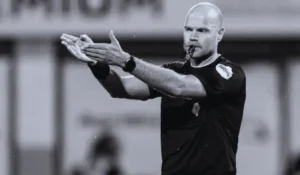 Rob Dieperink in azione come direttore di gara nel campionato olandese