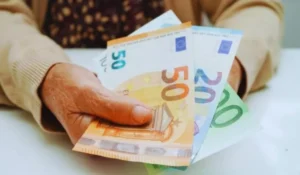 Pagamento pensioni agosto 2026 allo sportello Poste Italiane