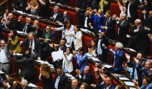 Deputati di Forza Italia durante la seduta sul voto della riforma elettorale