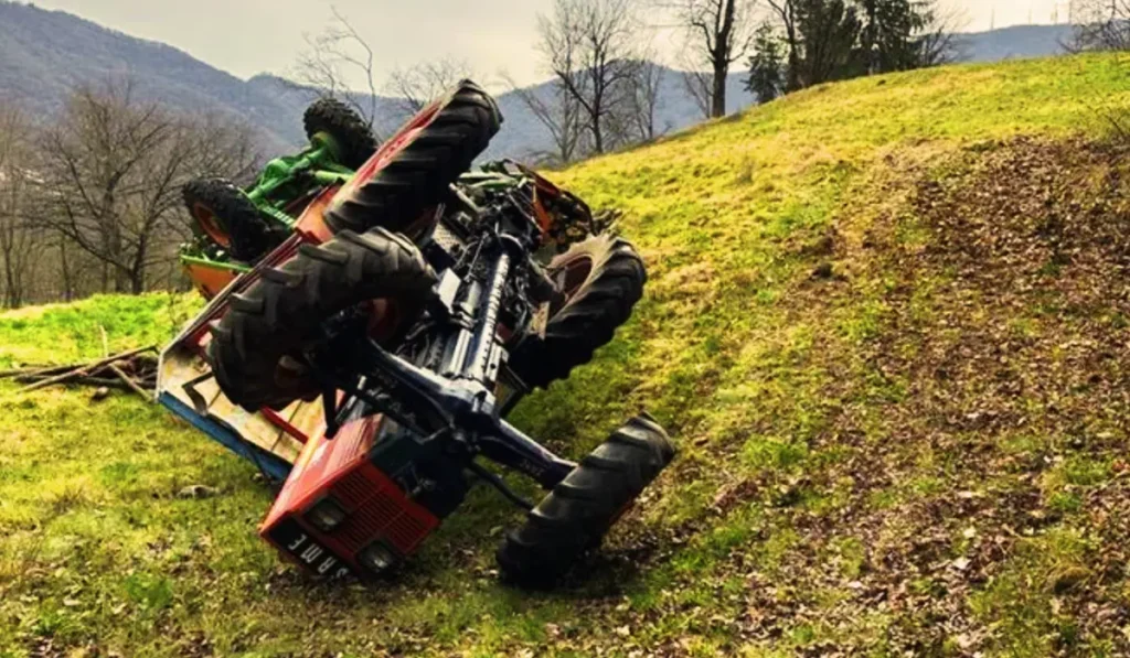 Trattore in un campo agricolo dopo la tragedia di Brugine.