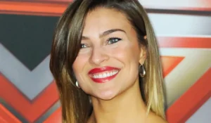 Cristina Chiabotto durante un'intervista in cui parla della famiglia e della sua esperienza a Miss Italia.