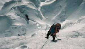 Sicurezza in montagna sulle Alpi italiane durante un'escursione in alta quota.