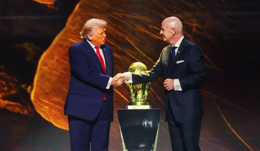 Trump sul palco finale mondiale con Infantino e Rodri Spagna