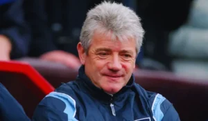 Kevin Keegan con la maglia del Liverpool, leggenda del calcio inglese