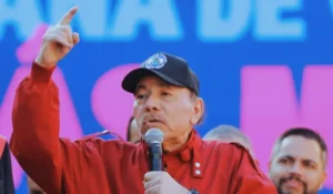 Il presidente Ortega pronuncia un discorso pubblico a Managua durante le celebrazioni di piazza